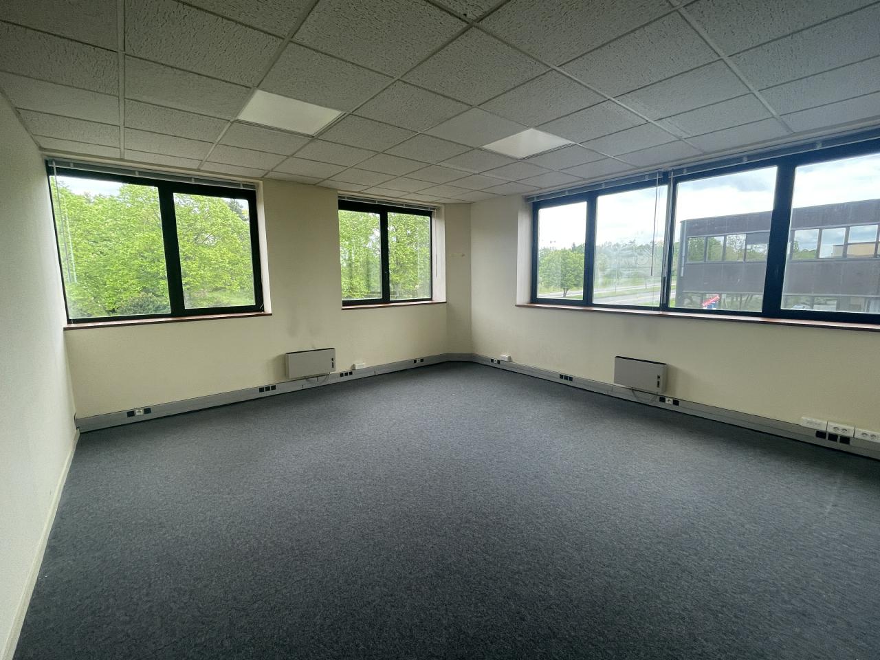 Bureau Rennes 810m² Location bureau Rennes Ille-et-Vilaine OLBUR2310875 3